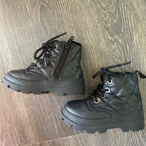 Toddler girl Size 5.5 boots - Picture 3 of 5